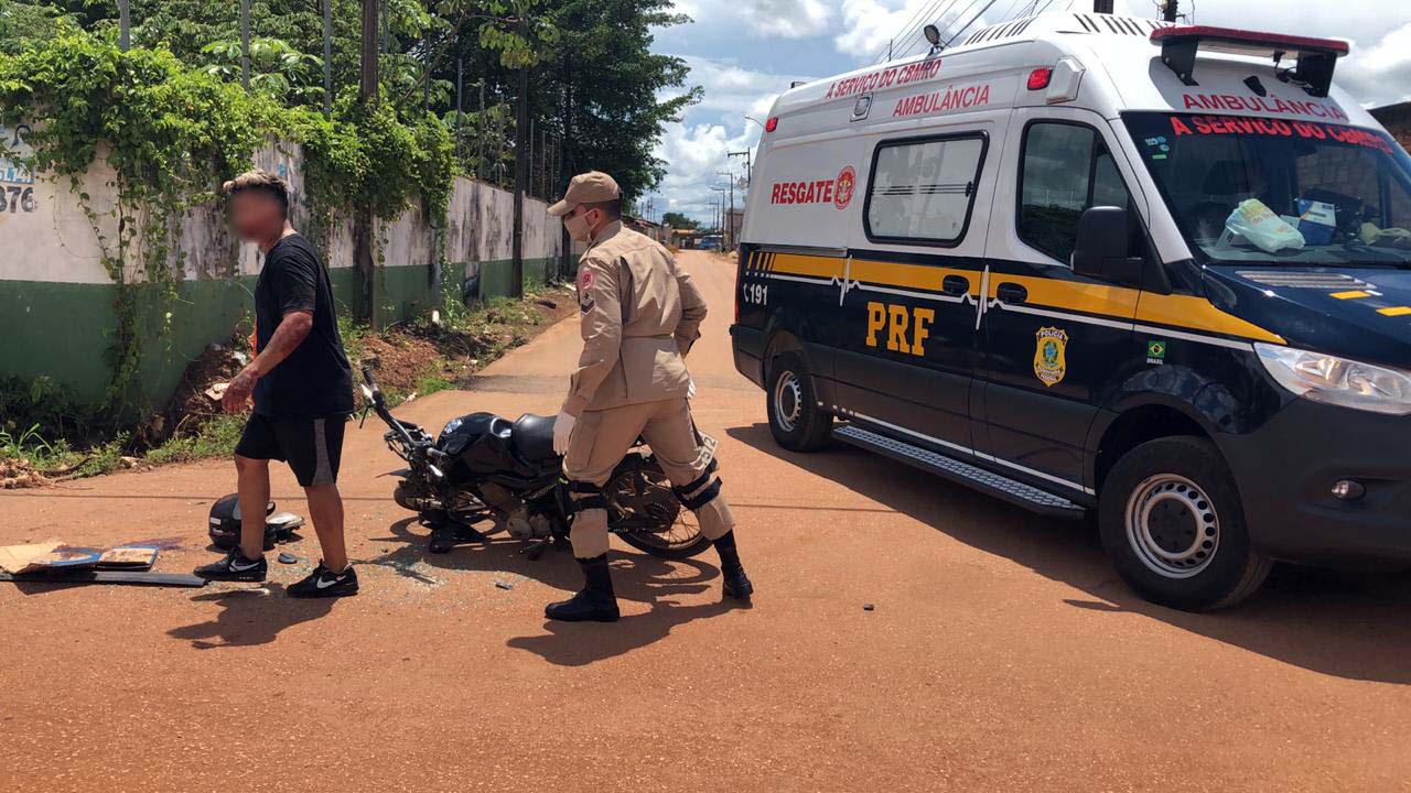 Motociclista fica com lesões pelo corpo após avançar a preferencial e atingir lateral de carro - FOTOS - News Rondônia