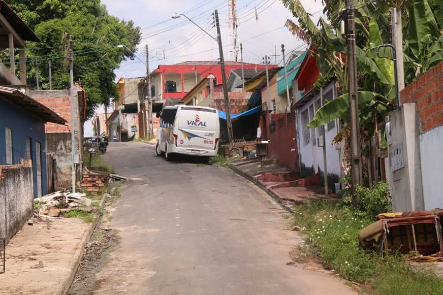 REPOSITOR É MORTO COM 14 TIROS DENTRO DE RESIDÊNCIA NO TANCREDO NEVES, EM MANAUS - News Rondônia