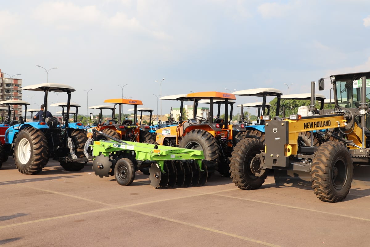 PREFEITURA RECEBE NOVOS MAQUINÁRIOS AGRÍCOLAS - News Rondônia