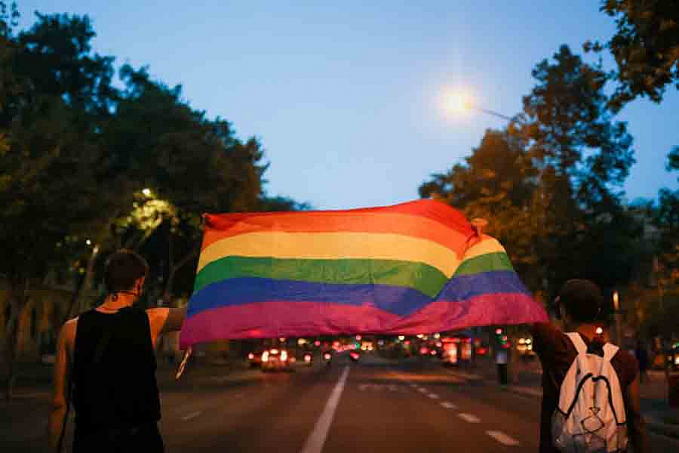 Espanha prende dois menores suspeitos de assassinar jovem gay - News Rondônia