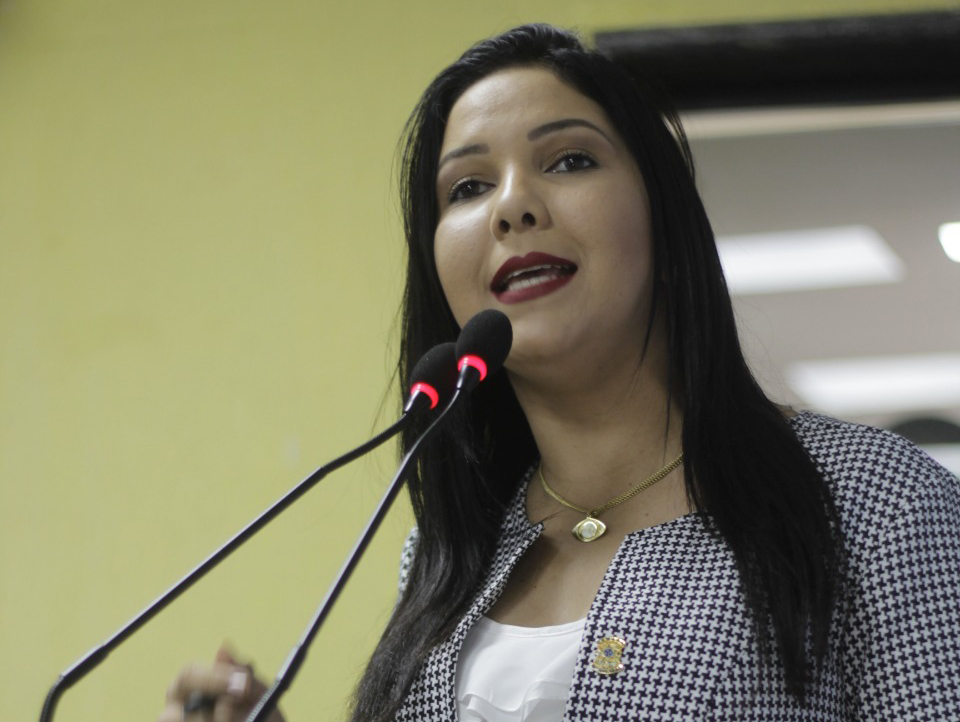 CRISTIANE LOPES COBRA EXECUTIVO PARA SOLUÇÃO DO CAOS NA SAÚDE MUNICIPAL - News Rondônia