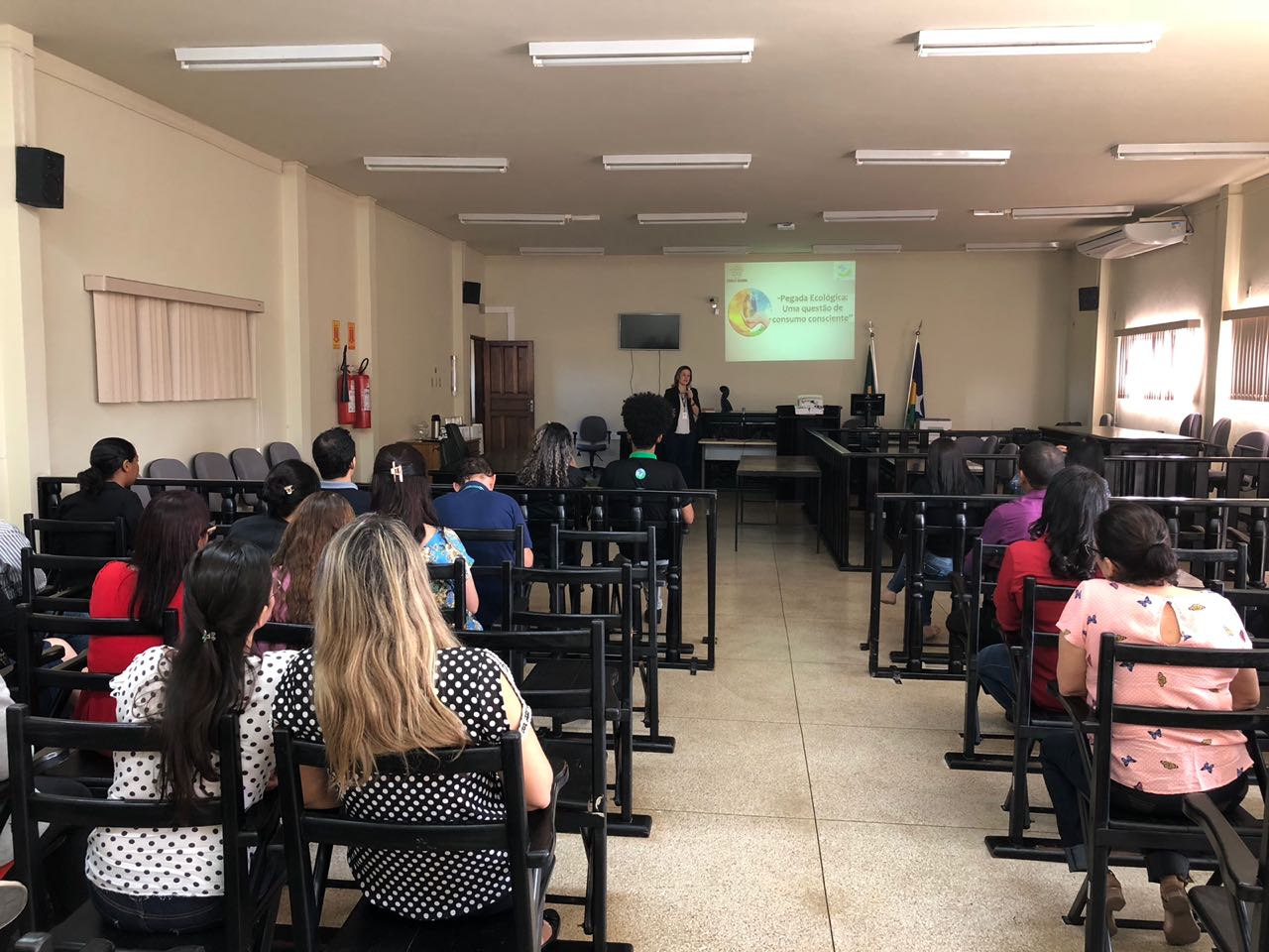 SERVIDORES E MAGISTRADOS DE JI-PARANÁ RECEBEM MUDAS E PARTICIPAM DE PALESTRA SOBRE O MEIO AMBIENTE - News Rondônia