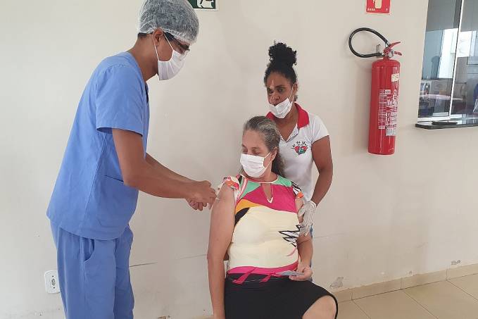 Idosos e profissionais do Lar do Idoso em Jaru recebem a primeira dose da vacina contra o Coronavírus - News Rondônia
