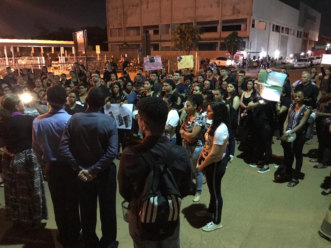 MANIFESTO É REALIZADO EM FRENTE À FACULDADE FIMCA PELA MORTE DA PROFESSORA JOSELITA - FOTOS E VÍDEO - News Rondônia