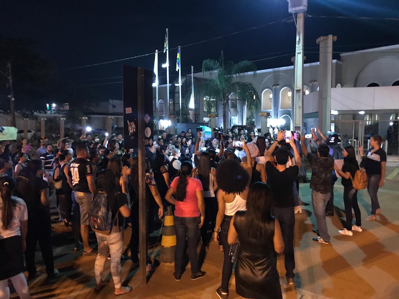 MANIFESTO É REALIZADO EM FRENTE À FACULDADE FIMCA PELA MORTE DA PROFESSORA JOSELITA - FOTOS E VÍDEO - News Rondônia