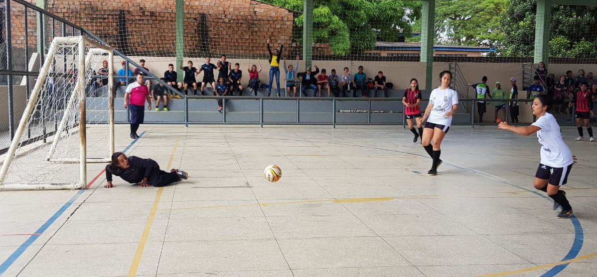 HISTÓRIA DE SUPERAÇÃO MOTIVA E MANTÉM JOVEM DE 16 ANOS FIRME NAS DISPUTAS DE FUTSAL DURANTE O JOER - News Rondônia