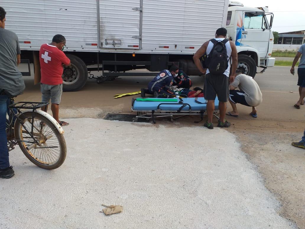 Homem em bicicleta quase é esmagado por caminhão no bairro Lagoa - News Rondônia