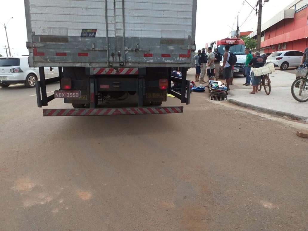 Homem em bicicleta quase é esmagado por caminhão no bairro Lagoa - News Rondônia