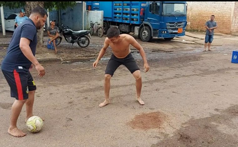 Sem perder a essência, vereador eleito bate pelada, travinha em rua da capital - News Rondônia