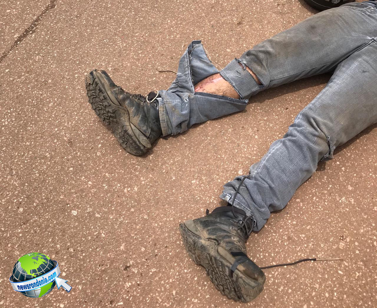 MOTOCICLISTA FICA FERIDO AO SER ATINGIDO POR VEÍCULO QUE SAÍA DE LADEIRA NA ZONA SUL - News Rondônia