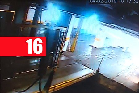 MOTOCICLISTA MORRE APÓS CAIR COM MOTO EM FOSSO DE ELEVADOR EM PRÉDIO DE RIO PRETO - VÍDEO - News Rondônia