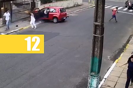 IMAGENS MOSTRAM MULHER ESCAPANDO DE ASSALTO AO BATER CARRO EM PORTÃO - News Rondônia