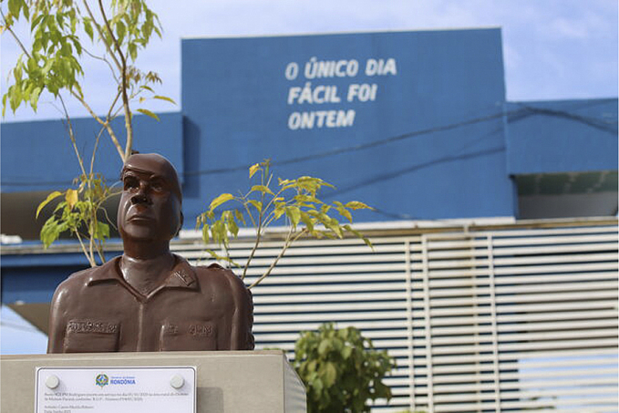Busto em homenagem a policial militar é descerrado no 5°BPM - News Rondônia