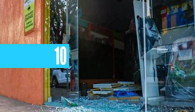 Loja de informática tem porta de vidro quebrada e produtos da vitrine furtados durante madrugada - News Rondônia