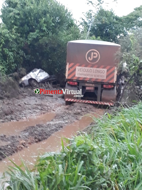 COLISÃO ENTRE UMA CARRETA E UMA CAMINHONETE DEIXA UM MORTO E UM FERIDO NA BR-364 EM PIMENTA BUENO - News Rondônia