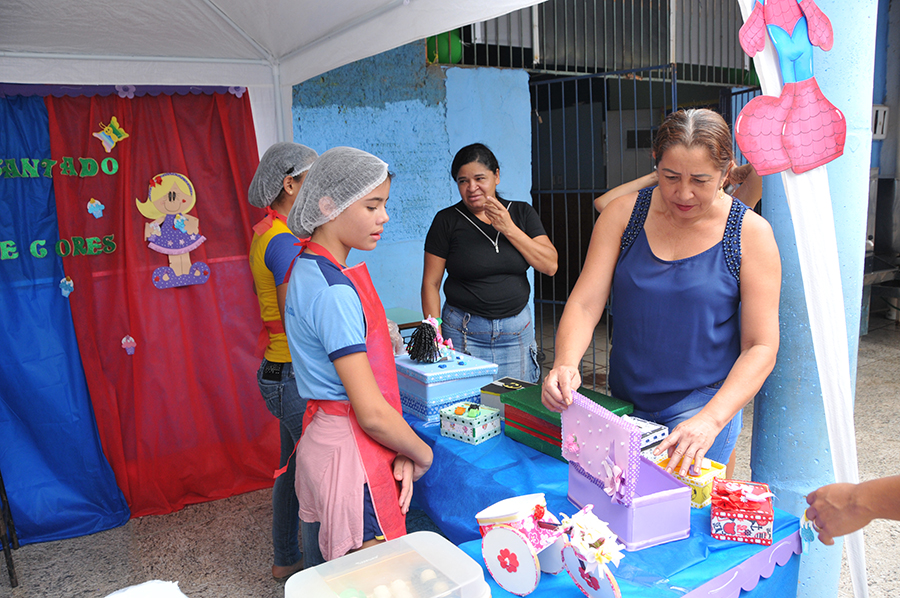 CERCA DE 300 ALUNOS DA ESCOLA MIGUEL FERREIRA DESENVOLVEM PROJETO SOBRE EMPREENDEDORISMO - News Rondônia