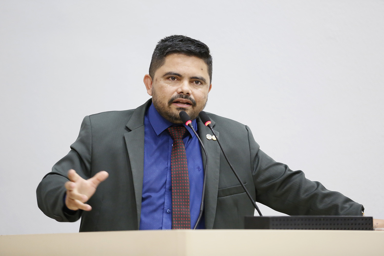 JESUÍNO BOABAID CONCEDE MEDALHA DE MÉRITO A SERVIDORES DO FUNRESPOM - News Rondônia