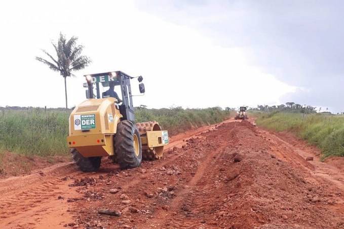CONE SUL - DER executa serviços de manutenção na RO-496 em Chupinguaia - News Rondônia