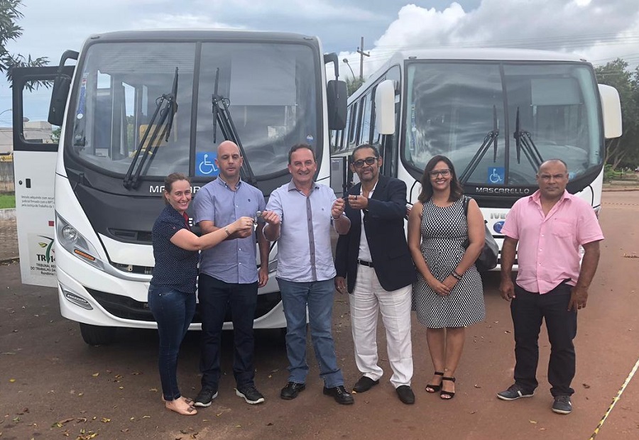 ROLIM DE MOURA RECEBE DOIS VEÍCULOS DE TRANSPORTE COLETIVO DA JUSTIÇA DO TRABALHO, FRUTO DE ACORDO EM ACP - News Rondônia
