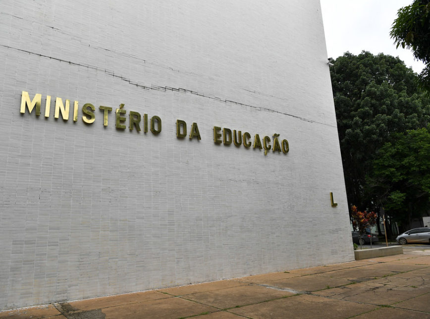 MEC BUSCA ALTERNATIVA PARA VOLTAR A EMITIR CARTEIRA DE ESTUDANTE GRATUITA - News Rondônia