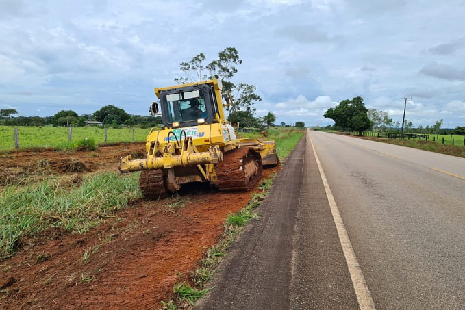 MOBILIDADE - DER executa limpeza na margem da RO-479 para iniciar construção da ciclovia em Rolim de Moura - News Rondônia