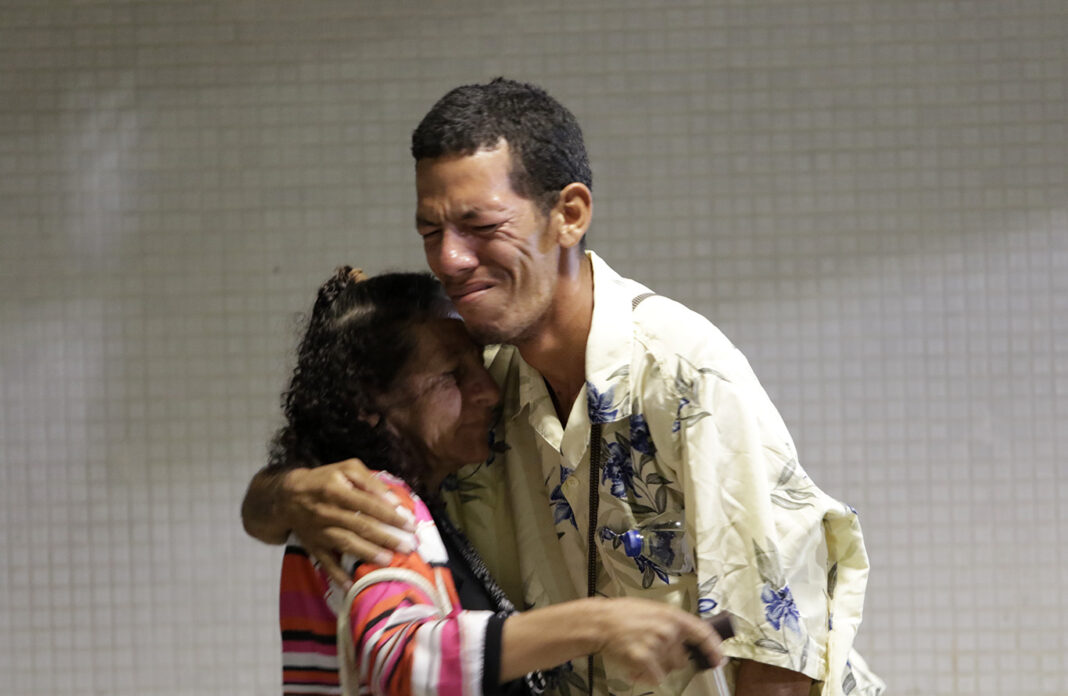 EMOCIONANTE: EM BUSCA DE UM RG, FILHO DESAPARECIDO HÁ CINCO ANOS REENCONTRA A MÃE - News Rondônia