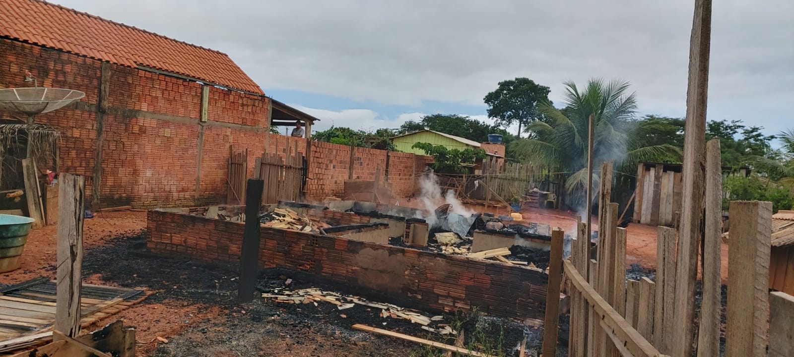 TRAGÉDIA: CRIANÇA MORRE CARBONIZADA NO DISTRITO DE EXTREMA - News Rondônia