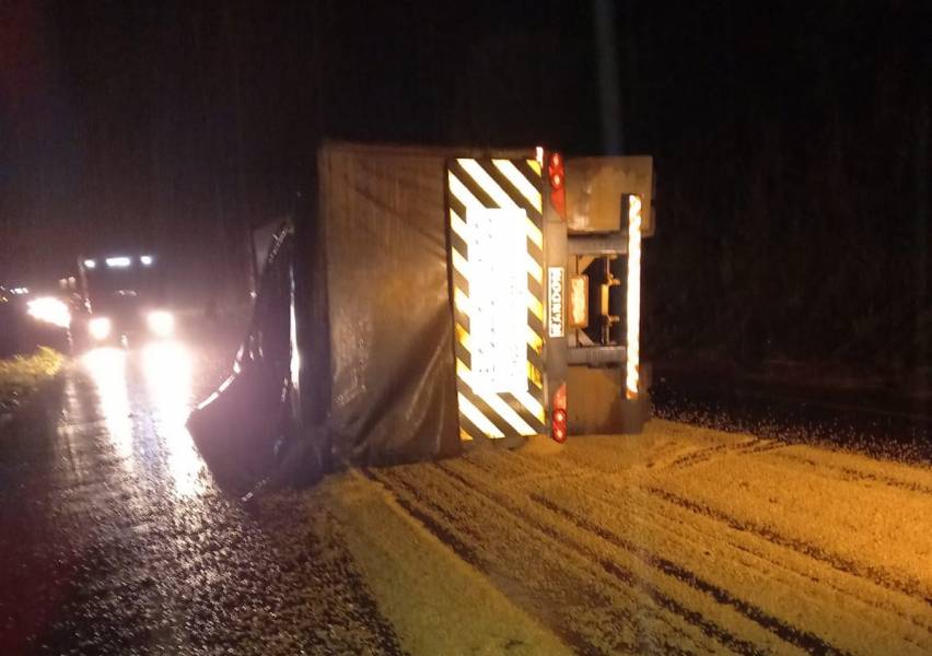 Carreta de Vilhena se envolve em dois acidentes no mesmo dia; o segundo deixou um morto e outro gravemente ferido na BR-364 - News Rondônia