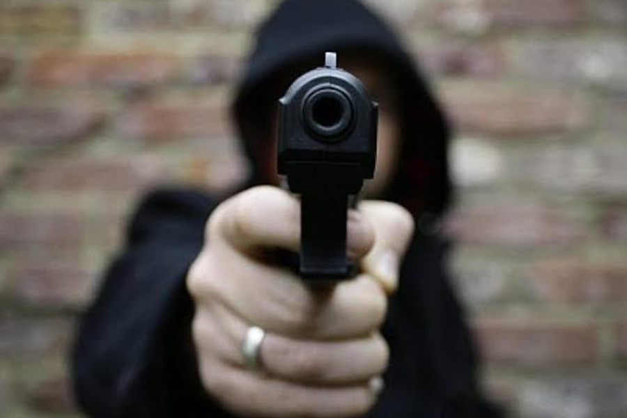 Comerciante leva coronhada na cabeça após tentar tomar arma de assaltante - News Rondônia