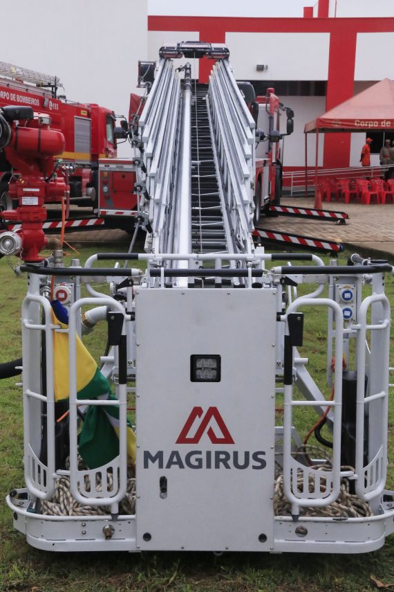 CORPO DE BOMBEIROS RECEBE AUTO ESCADA MAGIRUS QUE ALCANÇA ATÉ 60 METROS DE ALTURA - News Rondônia