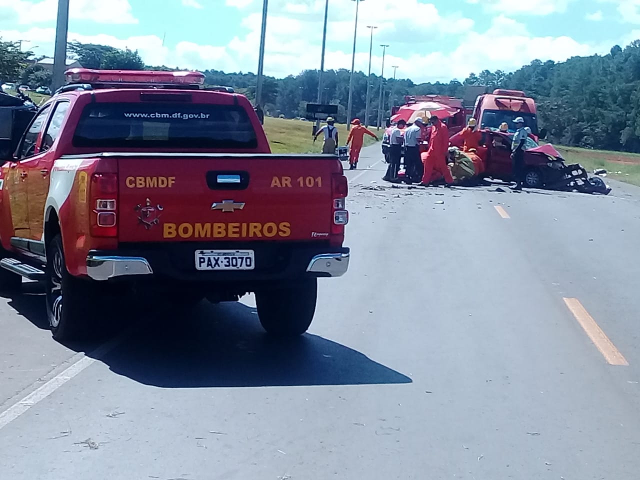 TRÊS MULHERES FICAM FERIDAS EM GRAVE ACIDENTE NO DF - News Rondônia