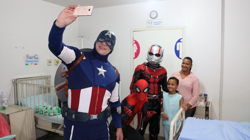 HERÓIS DO BEM EMOCIONAM E ALEGRAM CRIANÇAS INTERNADAS NO HOSPITAL COSME E DAMIÃO - News Rondônia