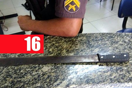 TROCA: ARMADO COM FACÃO, CICLISTA ROUBA BICICLETA DE MULHER E ABANDONA A SUA - News Rondônia