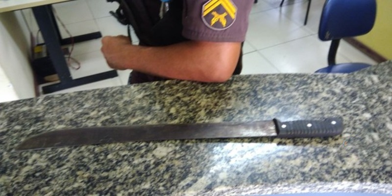 TROCA: ARMADO COM FACÃO, CICLISTA ROUBA BICICLETA DE MULHER E ABANDONA A SUA - News Rondônia