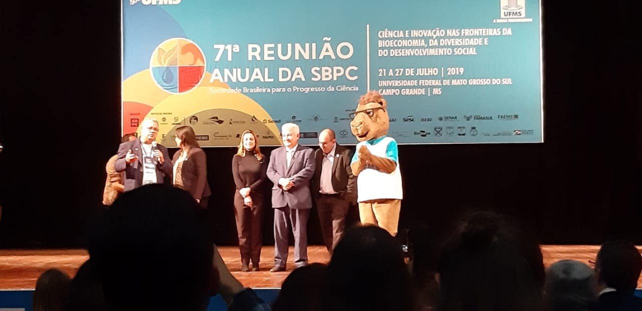 ALUNA DA ESCOLA MARECHAL CORDEIRO DE FARIAS DE PIMENTA BUENO CONQUISTA PRÊMIO NACIONAL EM MATO GROSSO DO SUL - News Rondônia