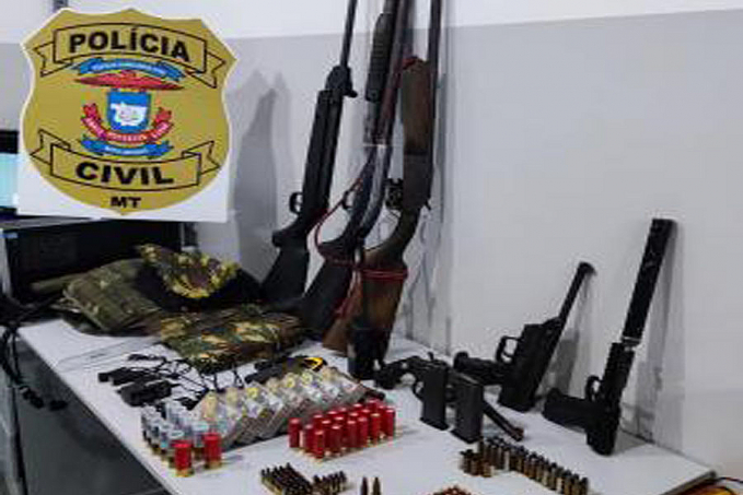 Investigadores encontram arsenal de armas em casa de familiares de PM assassino - News Rondônia