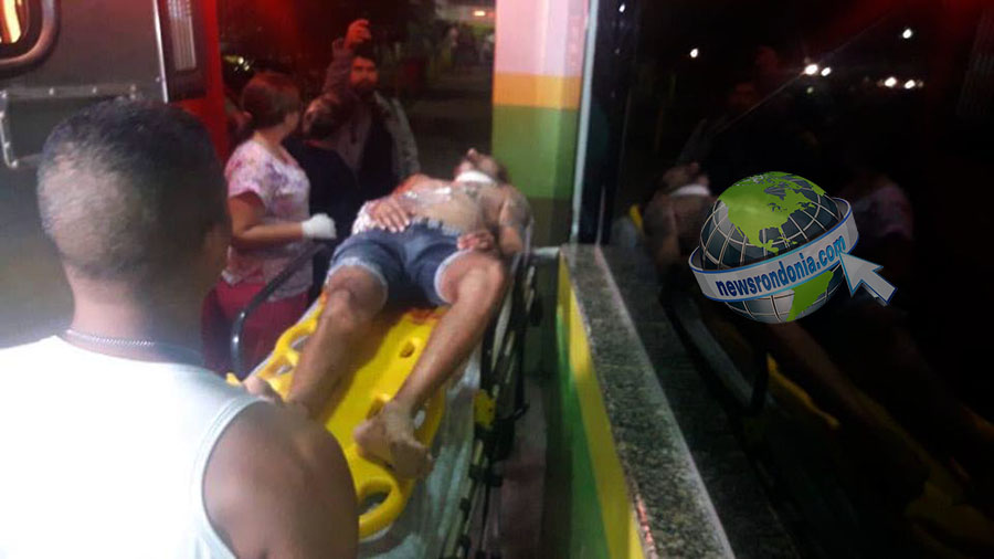 ATUALIZADA  HOMEM É ESFAQUEADO NO PESCOÇO DURANTE BRIGA EM PRAÇA DE CANDEIAS - News Rondônia