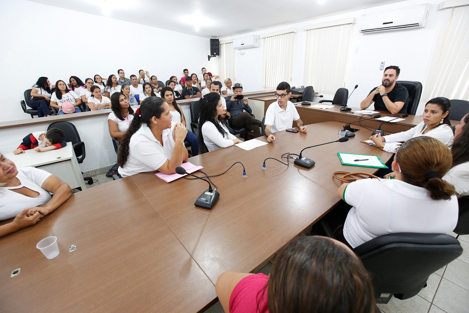 LÉO MORAES RECEBE REMANESCENTES DO CONCURSO DA SESAU DE 2017 - News Rondônia