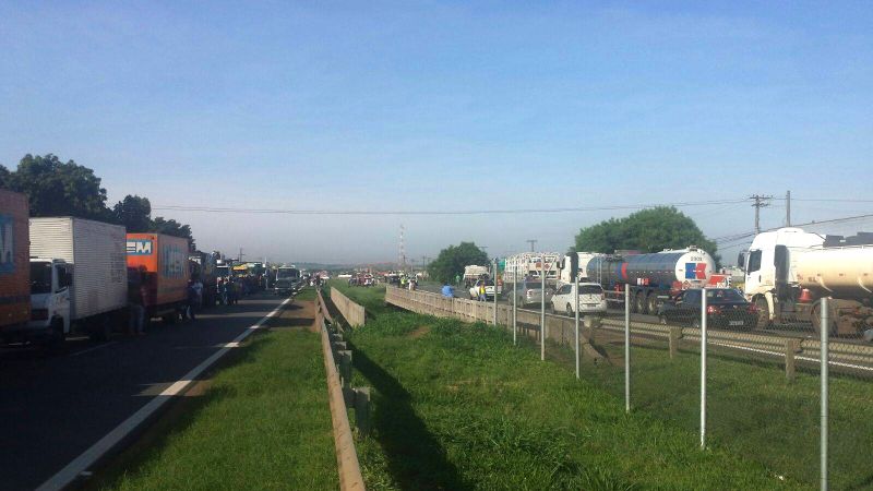 CAMINHONEIROS AVALIAM PARALISAÇÃO APÓS DECISÃO DE MINISTRO DO STF SOBRE FRETE - News Rondônia