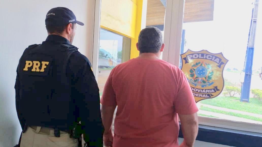 DURANTE VIAGEM DE ÔNIBUS, FORAGIDO É PRESO PELA PRF - News Rondônia