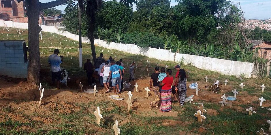 HOMOSSEXUAL ASSASSINADO EM ÁREA DE FACÇÃO É ENTERRADO: 'MUITA GENTE NÃO VEIO COM MEDO', INFORMOU UM FAMILIAR - News Rondônia