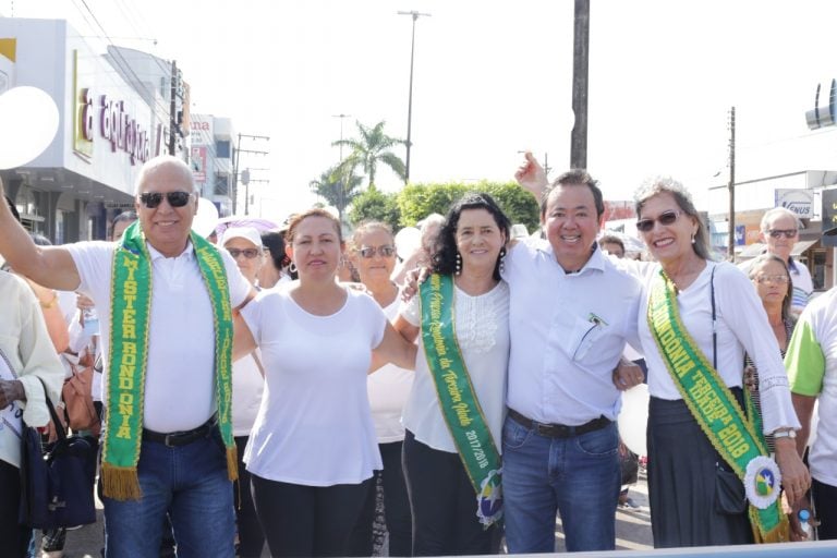 CAMINHADA ALEGRE E COLORIDA DÁ INÍCIO À SEMANA NACIONAL DO IDOSO EM VILHENA - News Rondônia