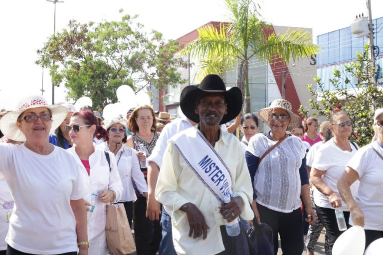 CAMINHADA ALEGRE E COLORIDA DÁ INÍCIO À SEMANA NACIONAL DO IDOSO EM VILHENA - News Rondônia