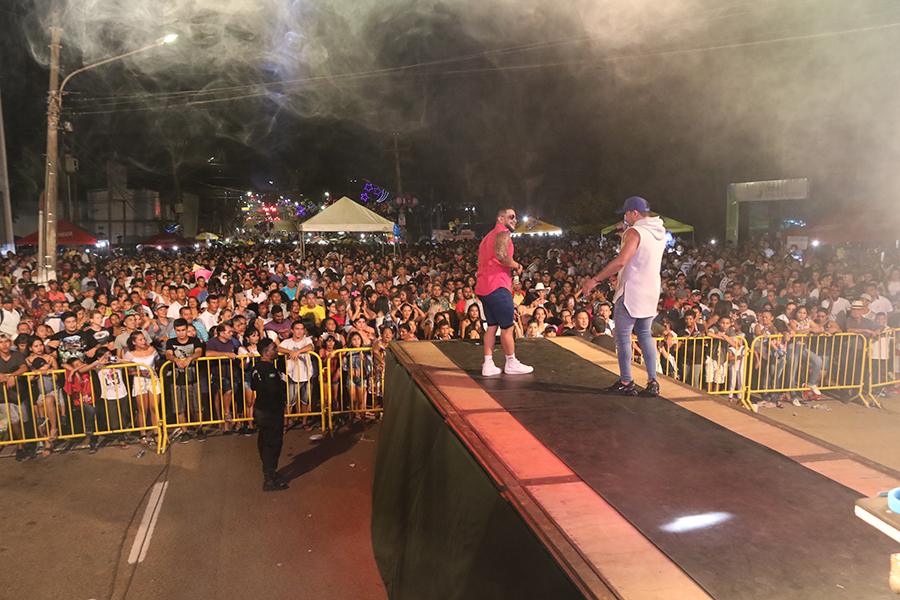 RÉVEILLON PROMOVIDO PELA PREFEITURA É SUCESSO DE PÚBLICO - News Rondônia