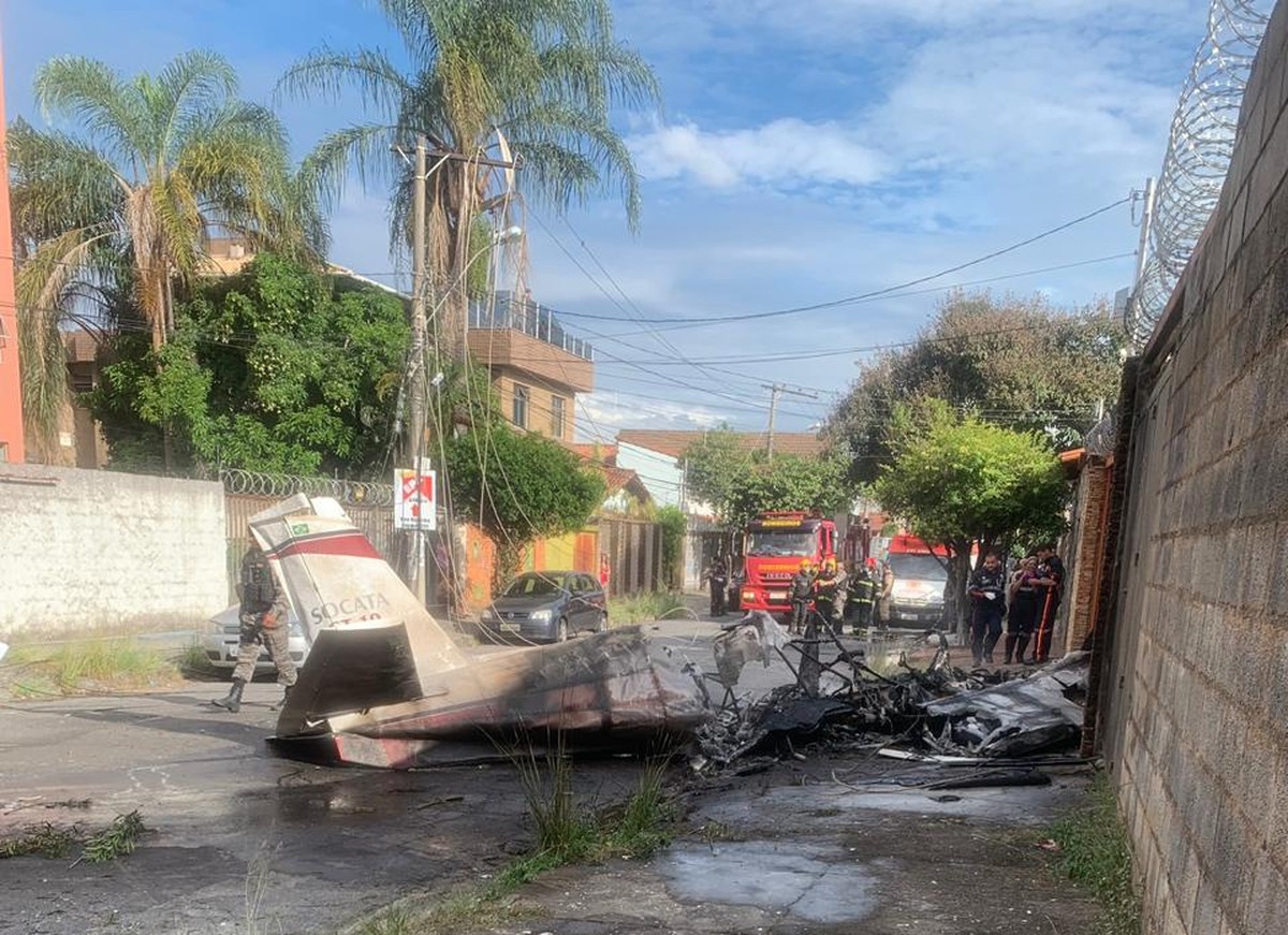 AVIÃO DE PEQUENO PORTE CAI E DEIXA UM MORTO EM BELO HORIZONTE - News Rondônia