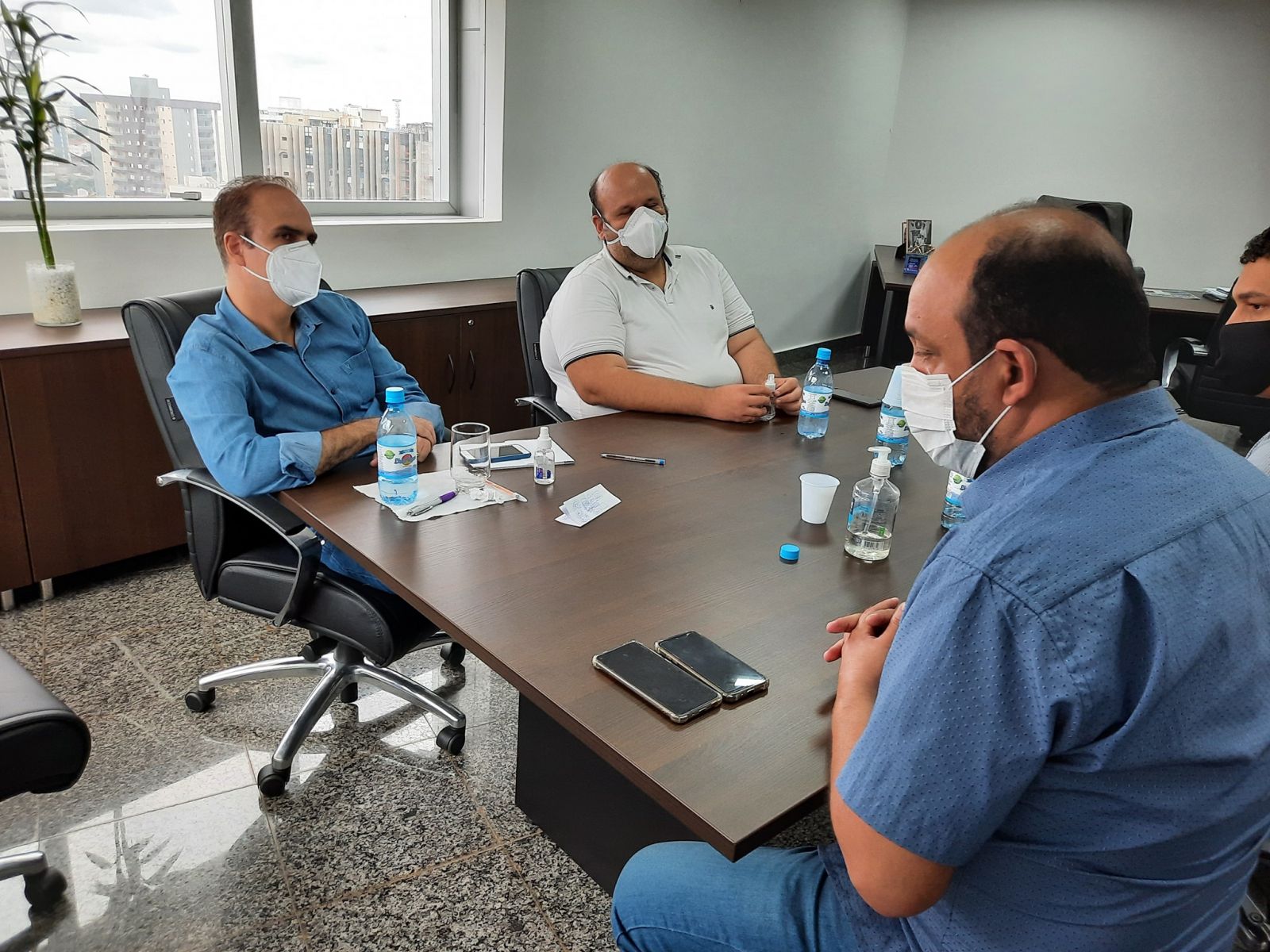 Alan Queiroz firma parceria com vereadores Wanoel Martins e dr. Junior para levar benefícios aos moradores do baixo madeira - News Rondônia