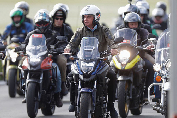 Bolsonaro faz passeio de moto em homenagem ao Dia das Mães - News Rondônia