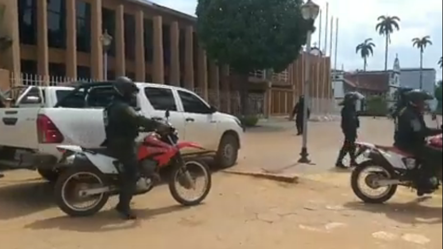 PONTE ENTRE BOLÍVIA E ACRE SEGUE FECHADA: IMPRENSA DE COBIJA PEDE PROTEÇÃO PARA TRABALHAR - News Rondônia