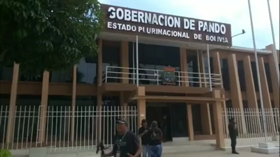 PONTE ENTRE BOLÍVIA E ACRE SEGUE FECHADA: IMPRENSA DE COBIJA PEDE PROTEÇÃO PARA TRABALHAR - News Rondônia