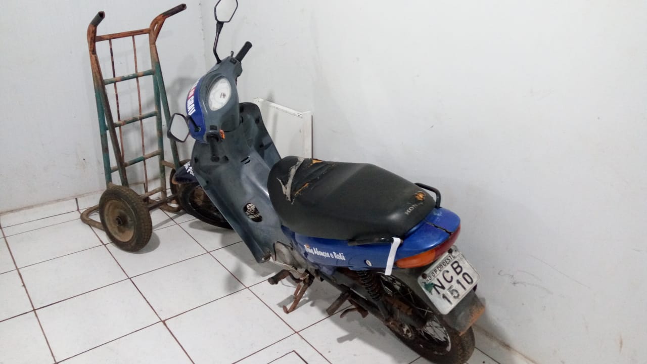 ADOLESCENTE DE 17 ANOS É APREENDIDO COM MOTOCICLETA HONDA BIZ ROUBADA NA ZONA LESTE - News Rondônia